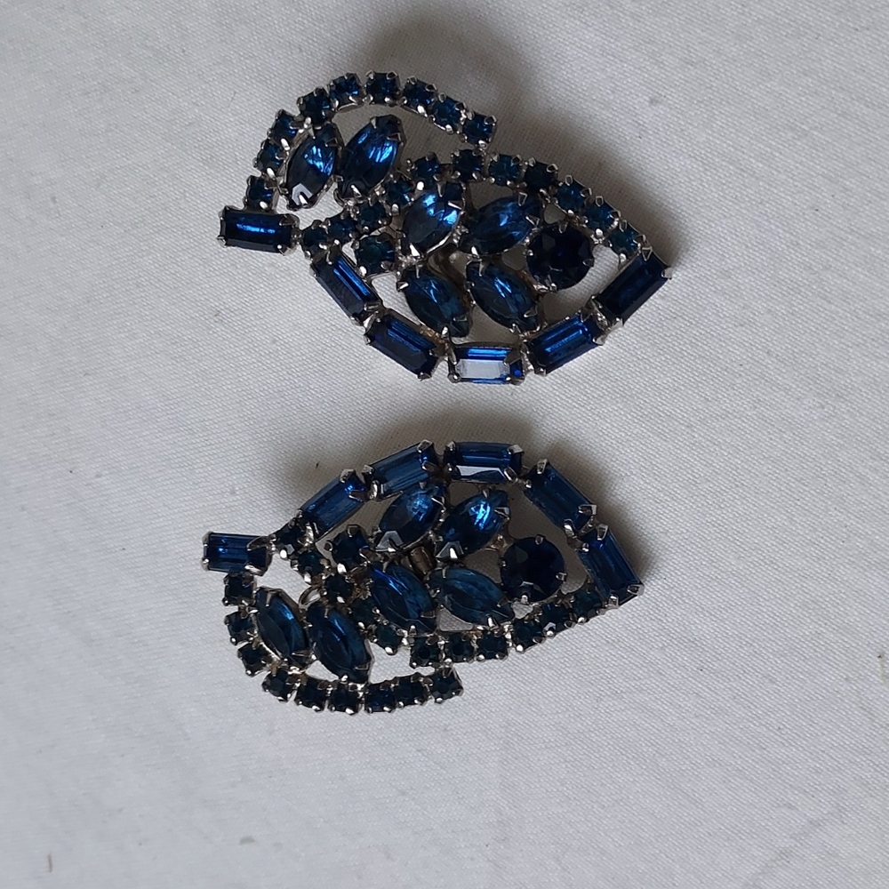 Cobalt blue 💙 Rhinestone vintage clip-ons earrings retro sapphire blue 💙 - Picture 3 of 10